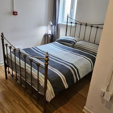 No Frills & Nothing Fancy 1 Bed Studio City Centre Κάρντιφ Εξωτερικό φωτογραφία