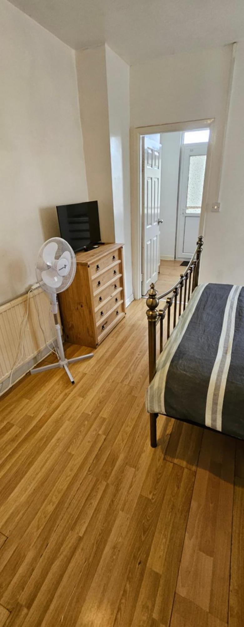 No Frills & Nothing Fancy 1 Bed Studio City Centre Κάρντιφ Εξωτερικό φωτογραφία